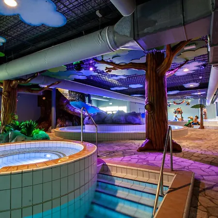 Water Cube 4 Persons #512 Vakantiehuis Maasbree
